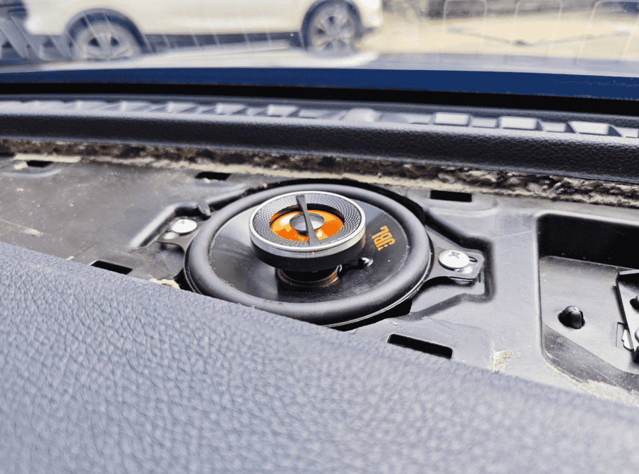 Xevaban.com ở 214 Giải Phóng là đơn vị chuyên cung cấp phụ kiện oto, đồ chơi oto, đồ chơi byd sealion 6, phụ kiện byd sealion 6, xevaban, 214 giải phóng, loa trung tâm sealion 6, loa ubl sealion 6, độ loa trung tâm sealion 6.